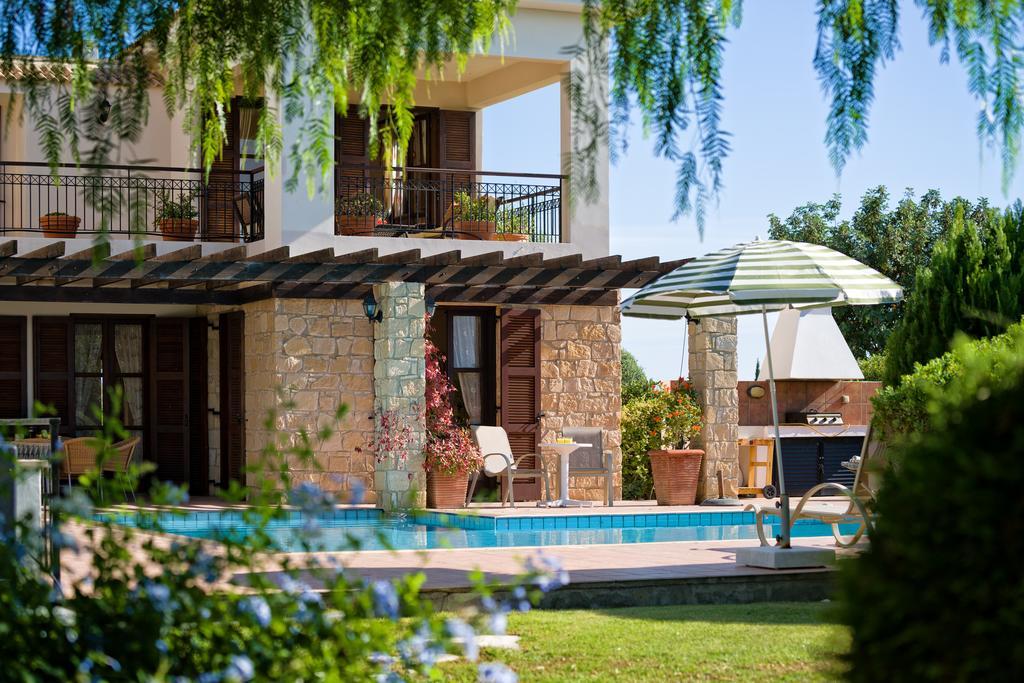 3 Bedroom Anarita With Private Pool, Aphrodite Hills Ferienhaus